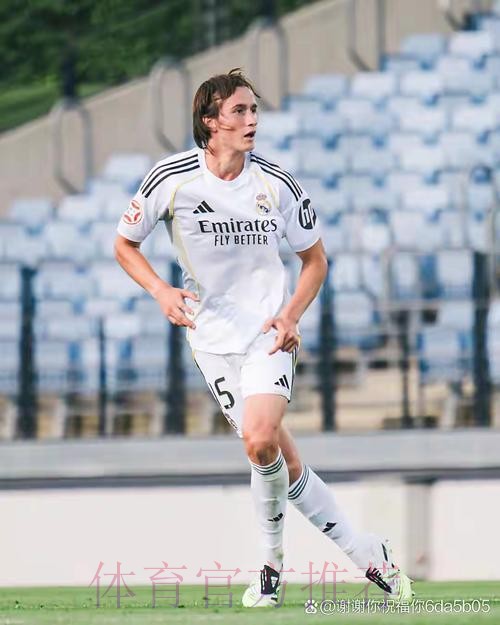 离谱!皇马四后卫一人送一球 裤袜:我做错了什么... 离谱!皇马四后卫一人送一球 裤袜:我做错了什么...