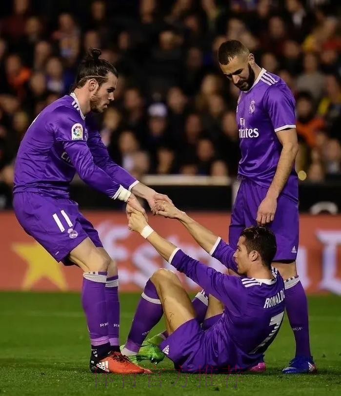 赫迪拉:本泽马就像队长 他在C罗离队后变得越来越好 赫迪拉:本泽马就像队长 他在C罗离队后变得越来越好